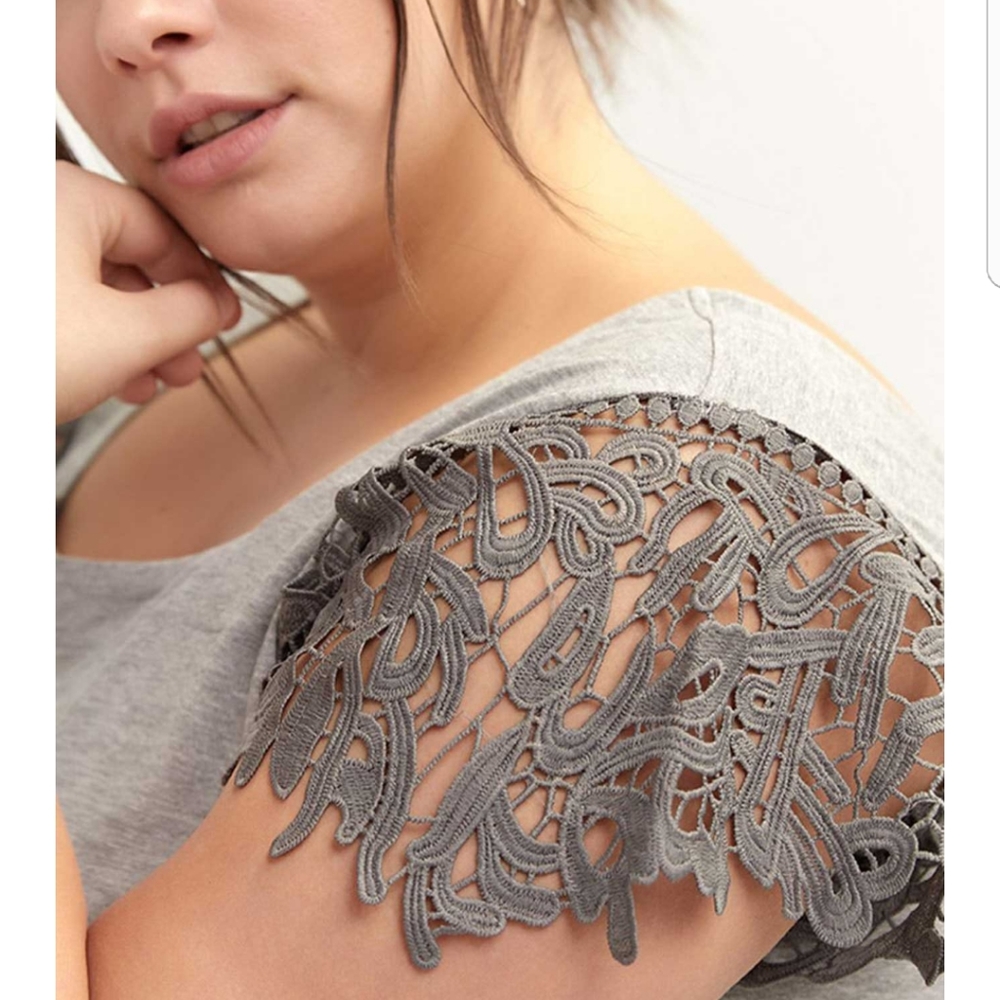 D/C JEANS Crochet Sleeve Top Plus Size 2X NWT - Picture 3 of 3